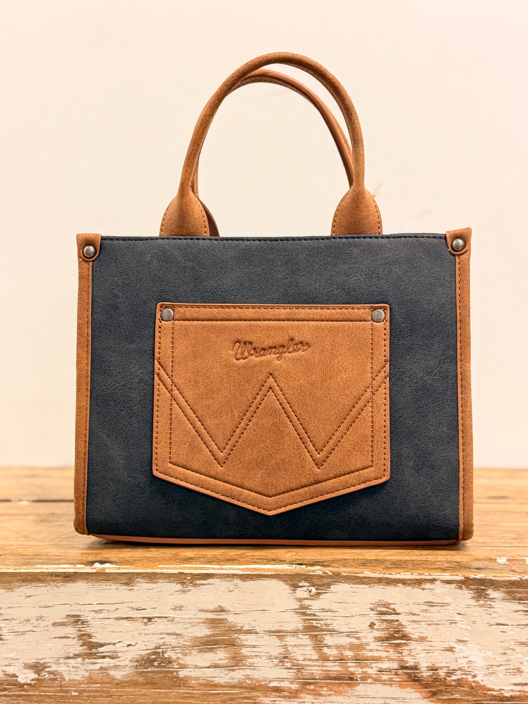 WRANGLER FEATURE BUCKLE CROSSBODY BAG
