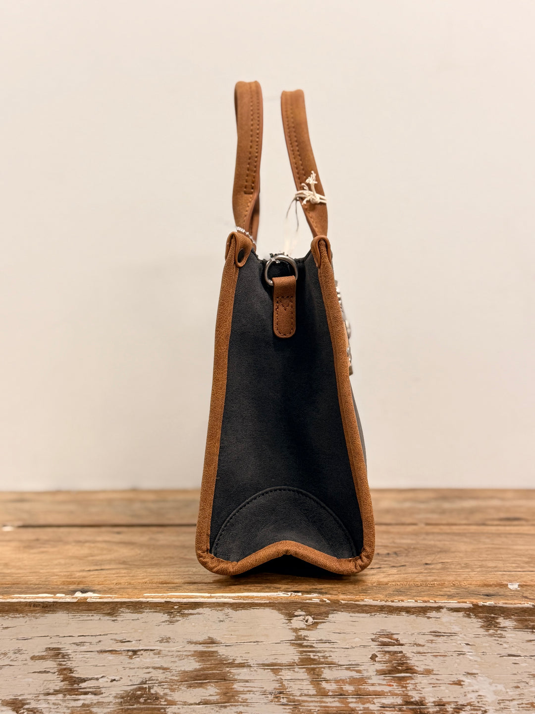 WRANGLER FEATURE BUCKLE CROSSBODY BAG